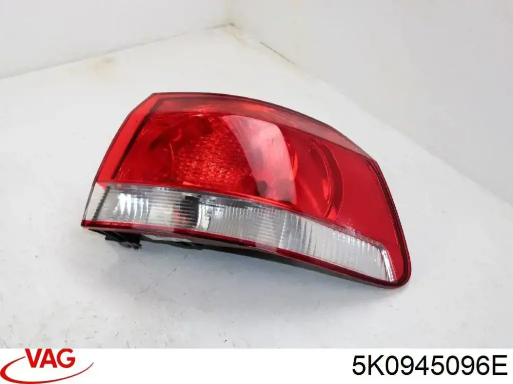 Compre 5K0945096E VAG Lanterna traseira direita externa