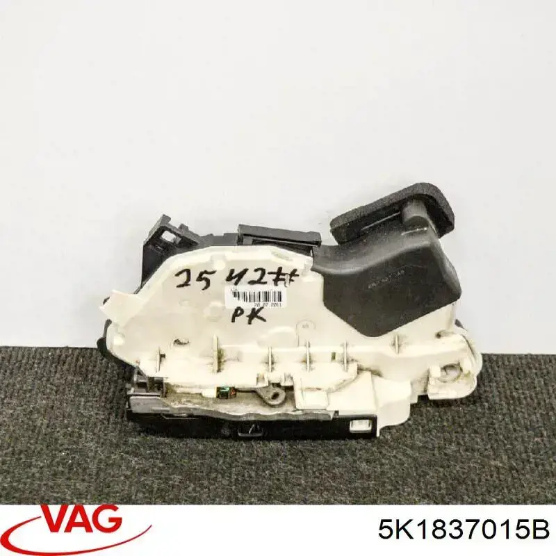 Compre 5K1837015B VAG Fecho da porta dianteira esquerda