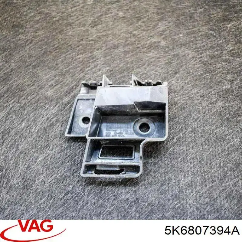 5K6807394A VAG Painel de fixação das luzes traceiras