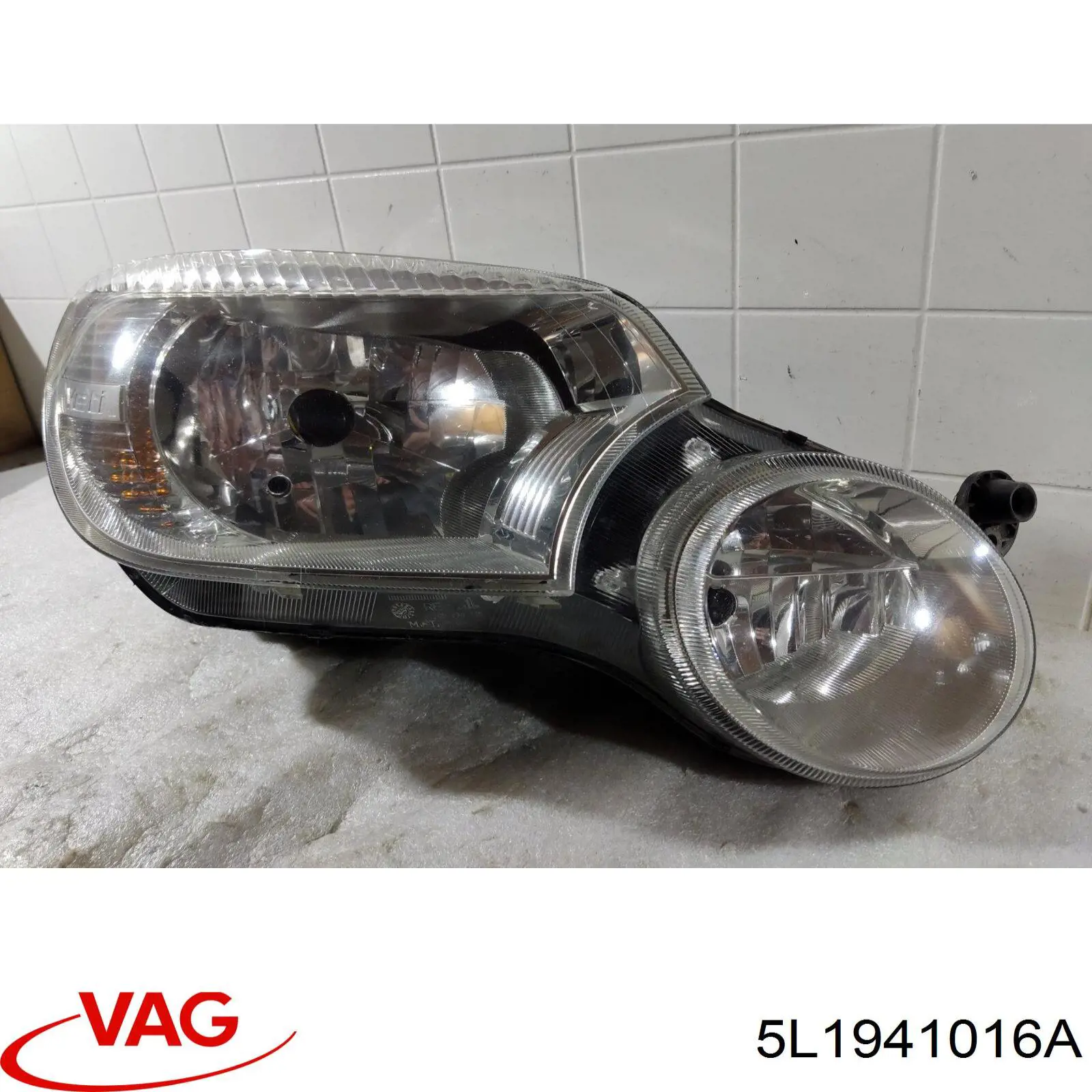 Luz direita VAG 5L1941016A preço, a partir de 194,83 USD