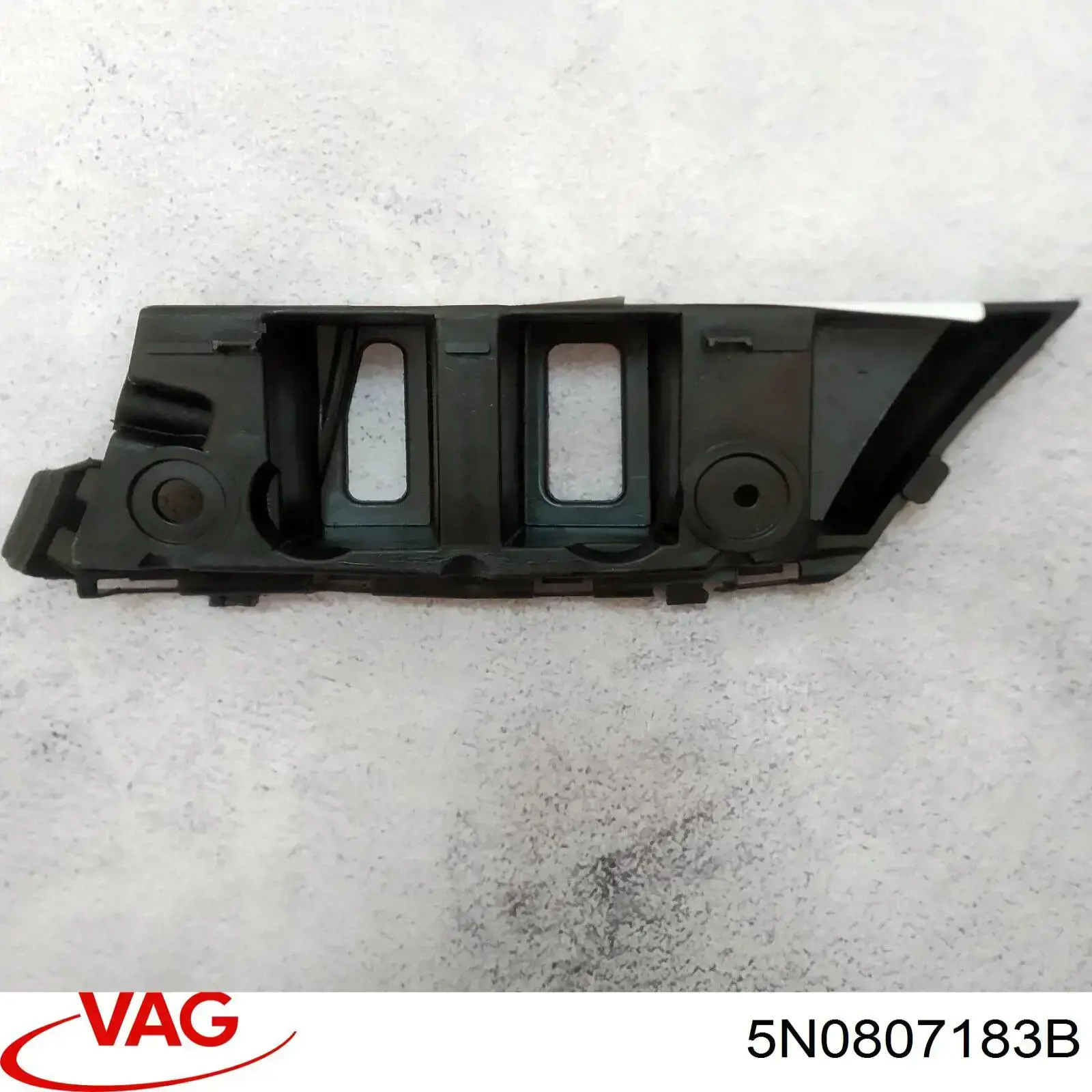 Guia do pára-choque dianteiro esquerdo VAG 5N0807183B preço, a partir de 7,39 USD