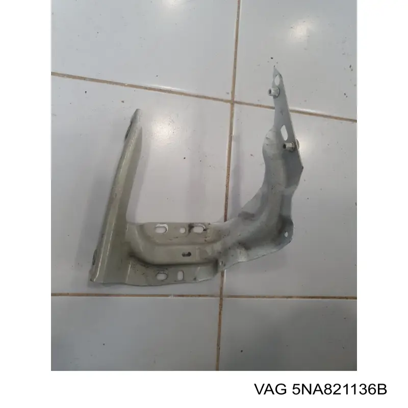 Consola dianteira de fixação do pára-lama dianteiro direito VAG 5NA821136B preço, a partir de 30,65 USD