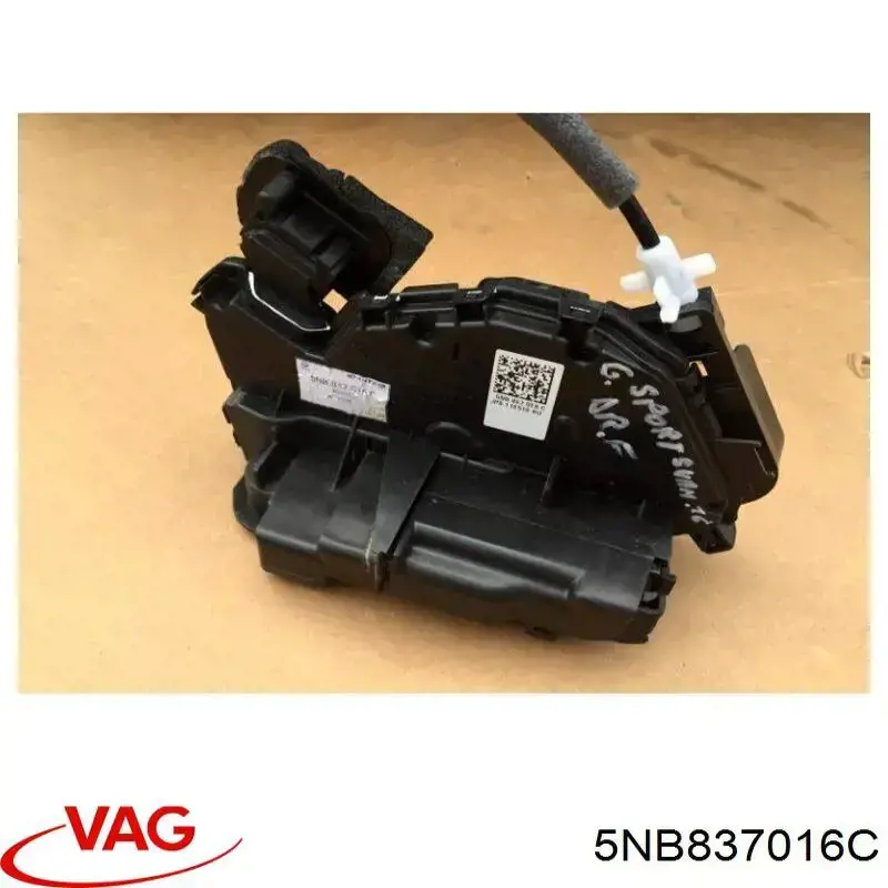 5NB837016C VAG Fecho da porta dianteira direita