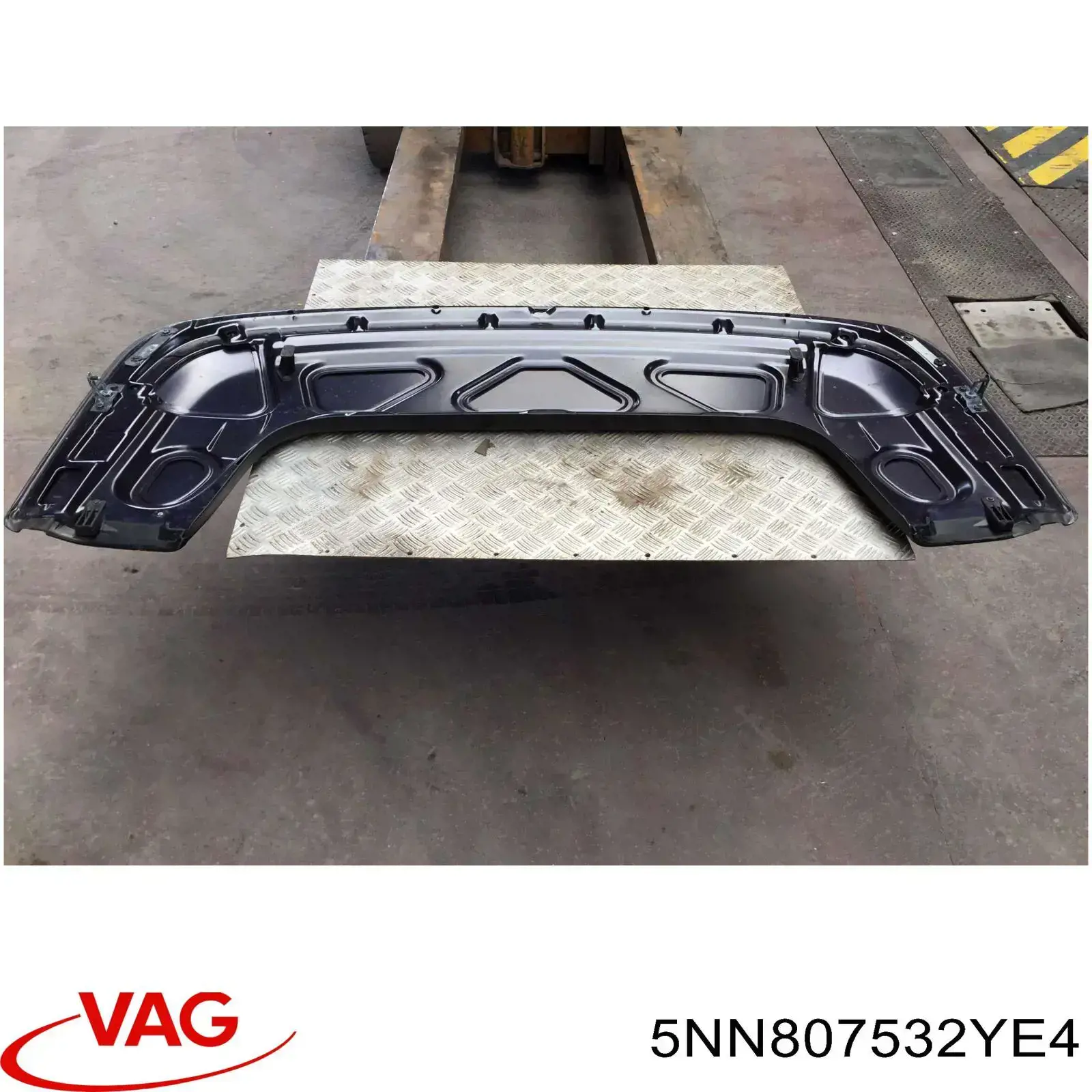 5NN807532YE4 VAG Placa sobreposta do pára-choque dianteiro