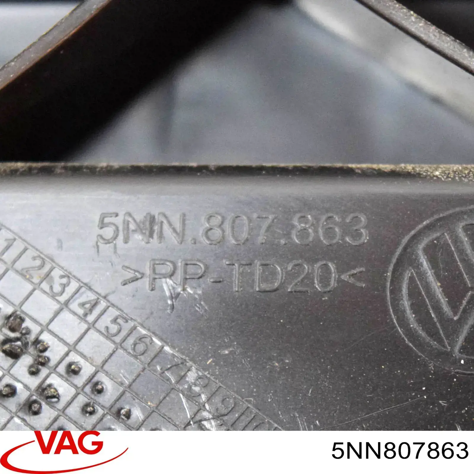 Compre 5NN807863 VAG Consola central do pára-choque traseiro