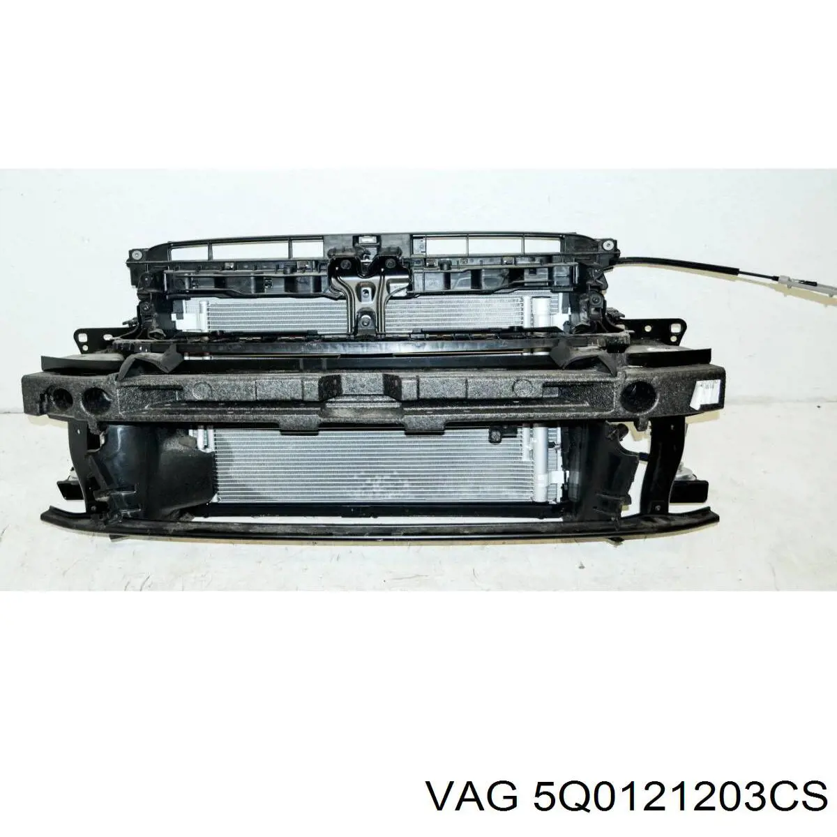 5Q0121203CS VAG Difusor do radiador de esfriamento, montado com motor e roda de aletas