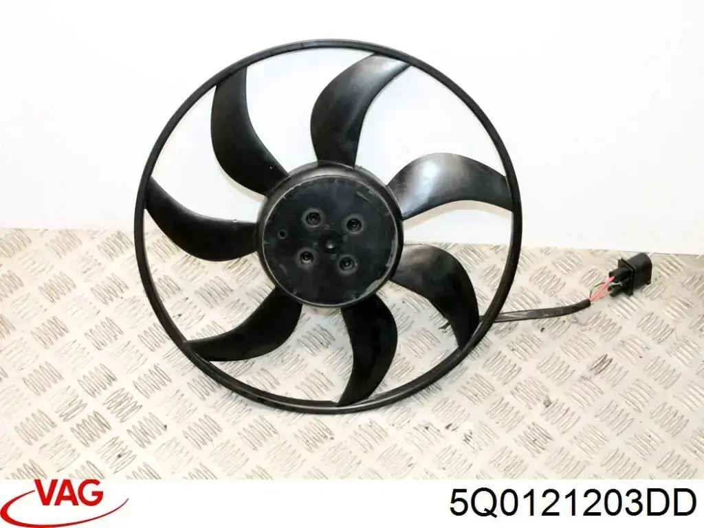 5Q0121203DD VAG Ventilador elétrico de esfriamento montado (motor + roda de aletas)