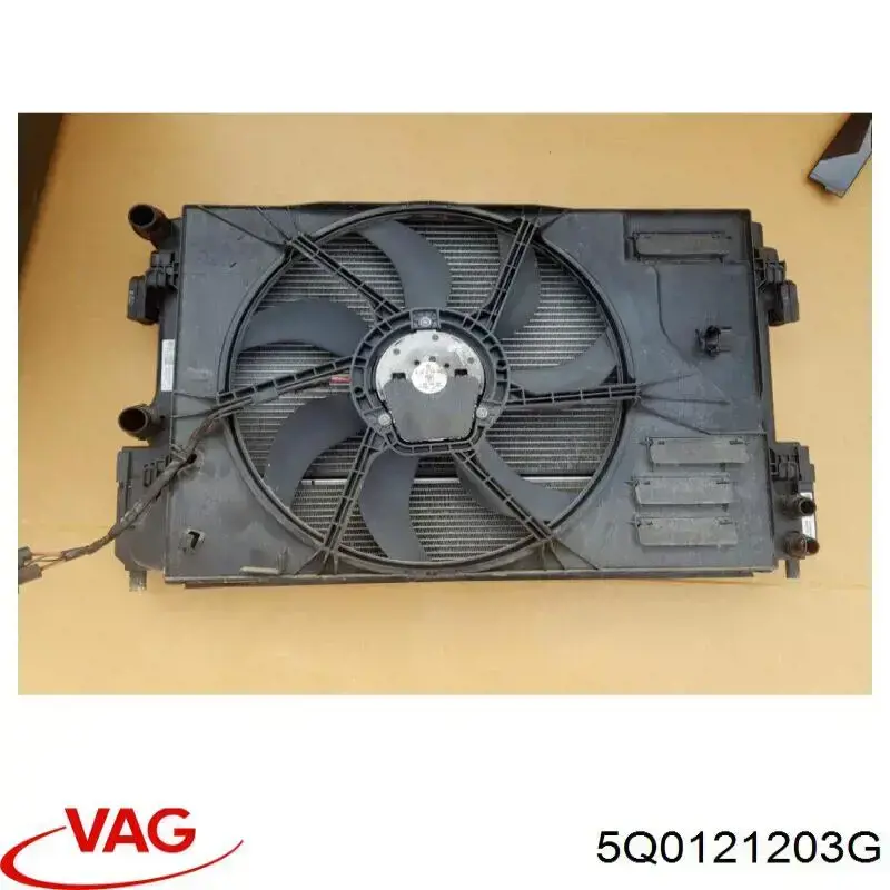5Q0121203G VAG Difusor do radiador de esfriamento, montado com motor e roda de aletas