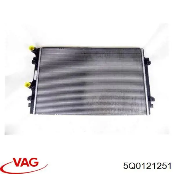 Radiador de esfriamento de motor 5Q0121251 VAG