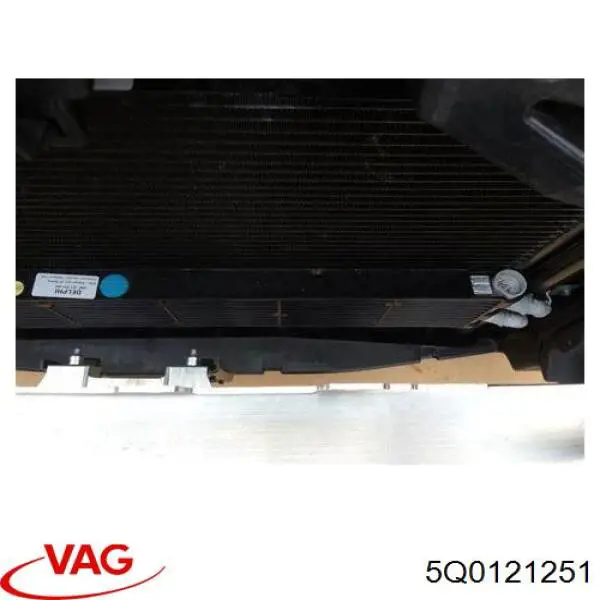 Radiador de esfriamento de motor 5Q0121251 VAG