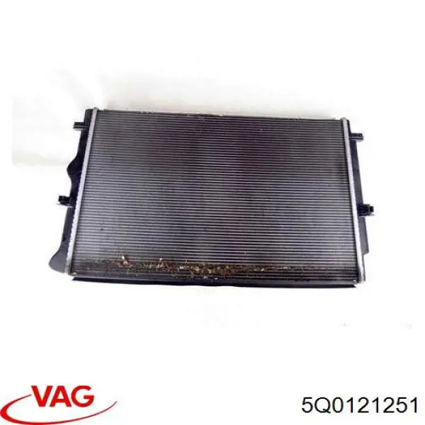 Radiador de esfriamento de motor VAG 5Q0121251 preço, a partir de 111,73 USD