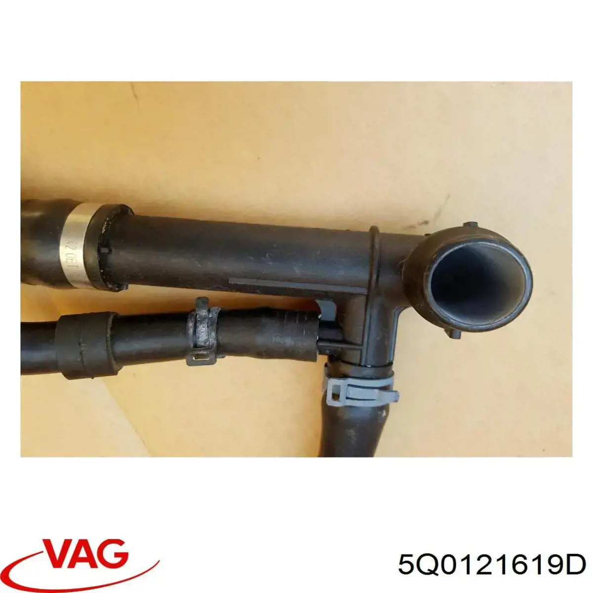 Flange do sistema de esfriamento (união em T) 5Q0121619D VAG