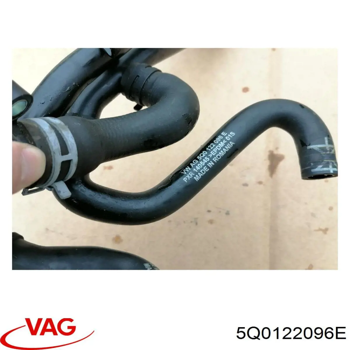 5Q0122096E VAG Mangueira (cano derivado) do radiador de esfriamento superior