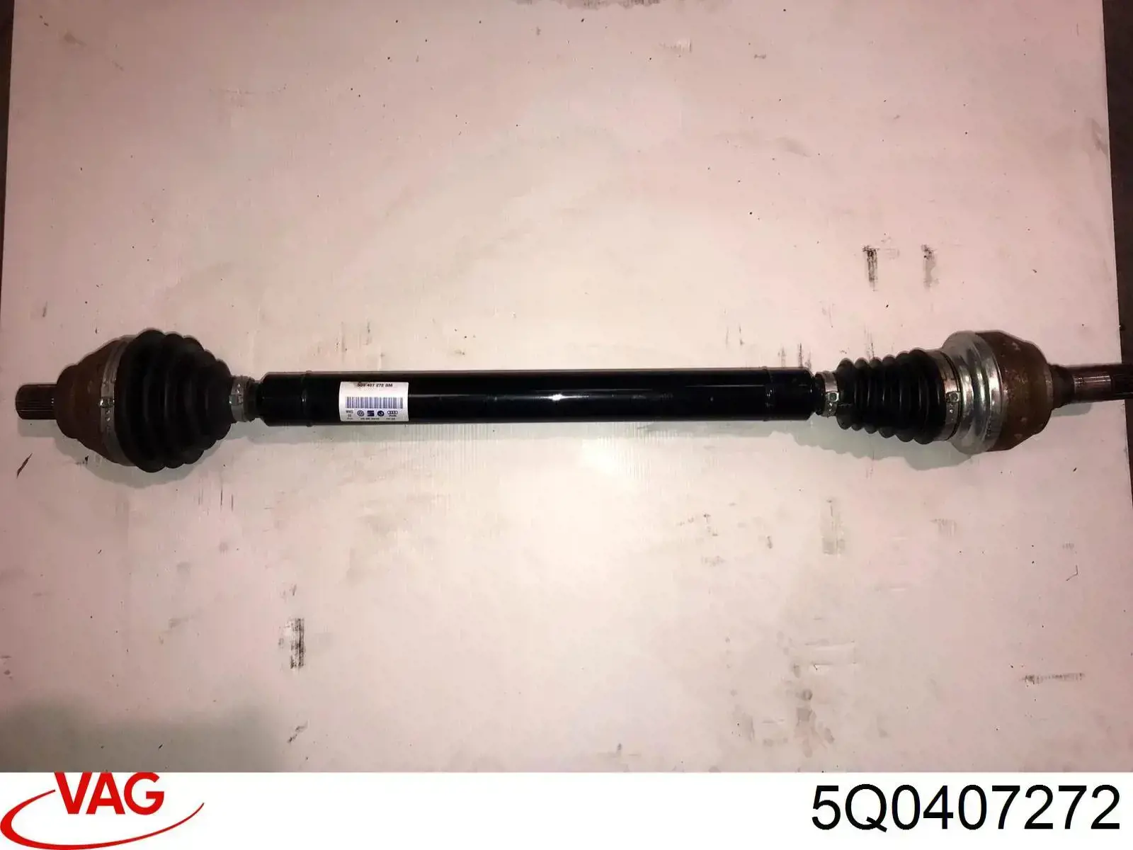 Semieixo (acionador) dianteiro direito 5Q0407272 VAG