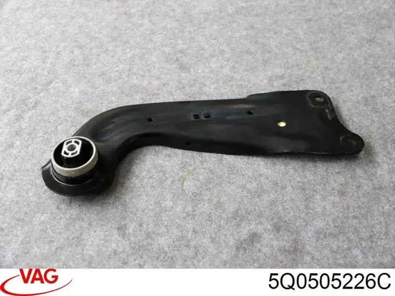 5Q0505226C VAG Braço oscilante (tração) longitudinal inferior direito de suspensão traseira