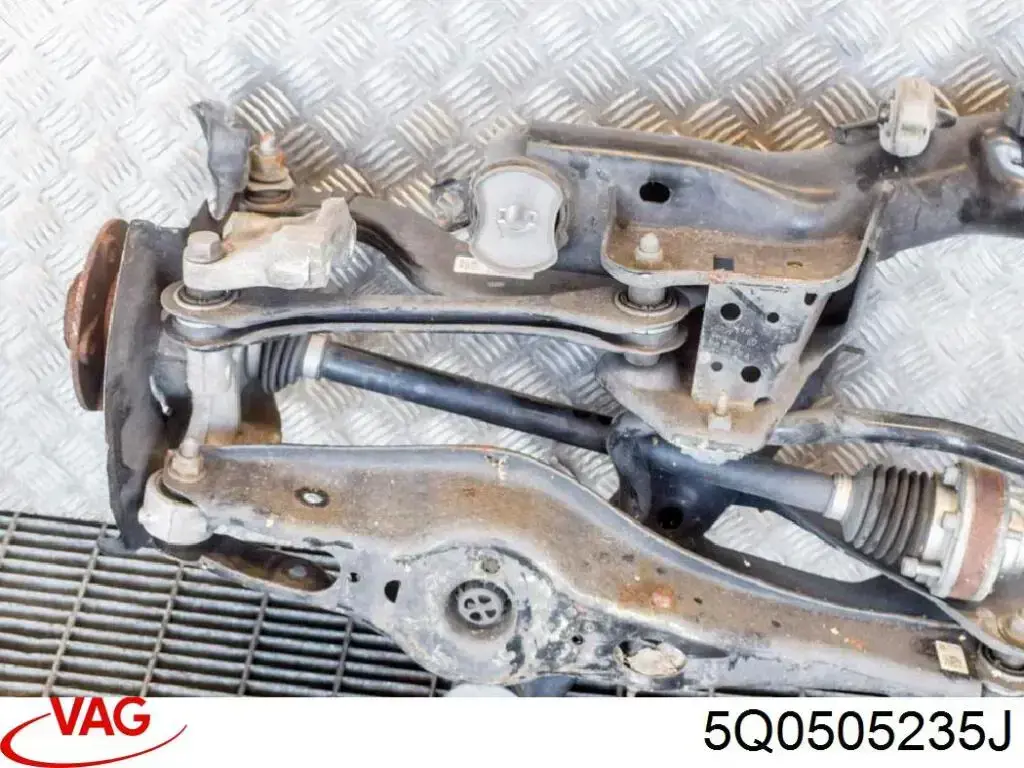 Compre 5Q0505235J VAG Viga de suspensão traseira (plataforma veicular)