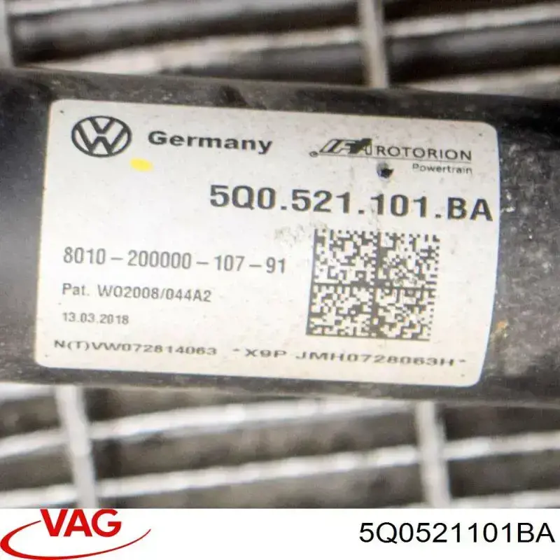 5Q0521101BJ VAG Junta universal traseira montada