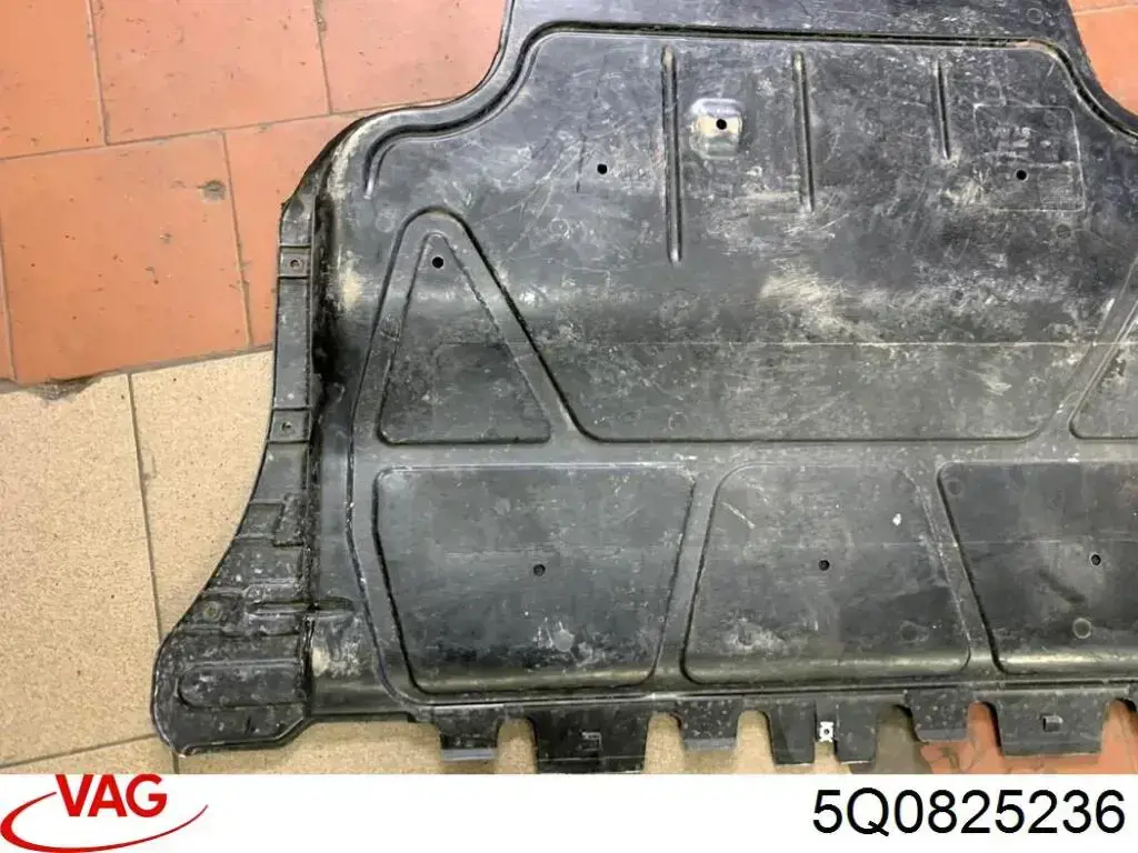 5Q0825236 VAG Proteção de motor dianteira