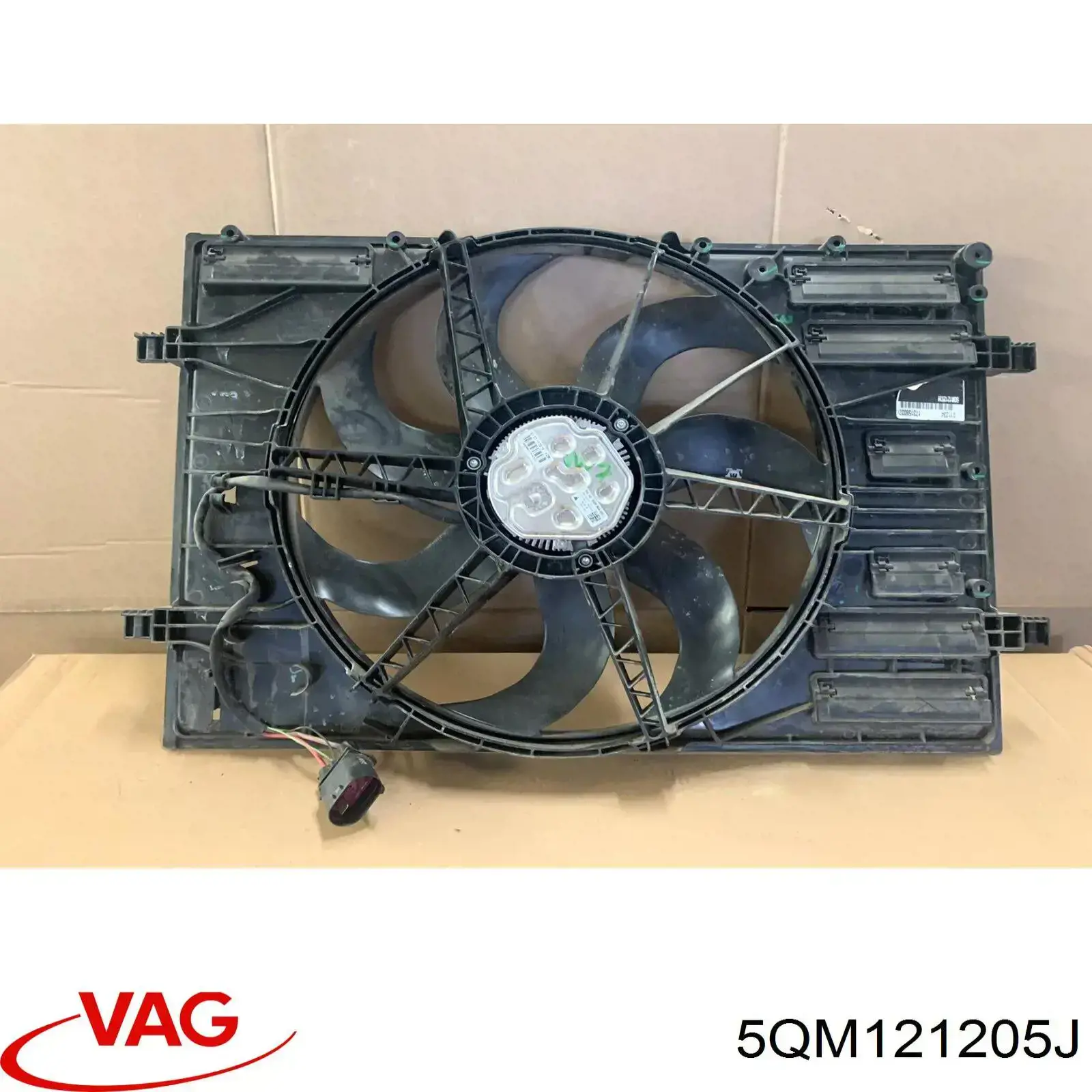 5QM121205J VAG Difusor do radiador de esfriamento