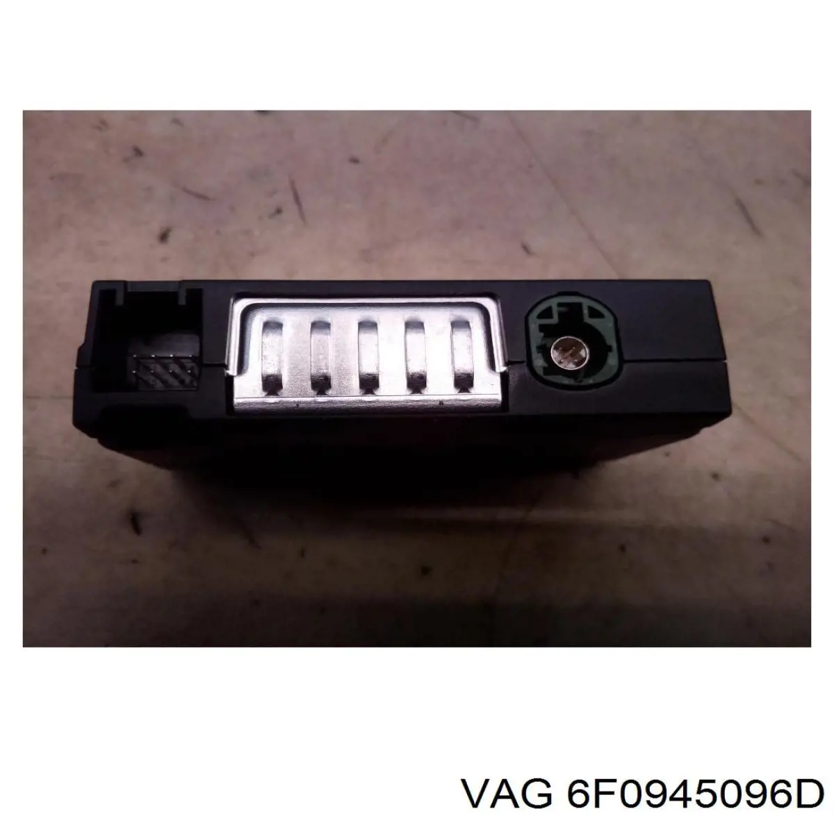 6F0945096F VAG Lanterna traseira direita