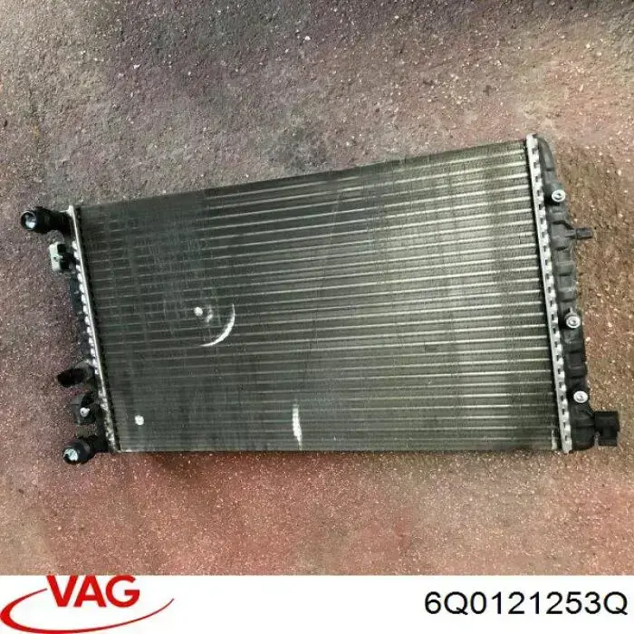 Compre 6Q0121253Q VAG Radiador de esfriamento de motor