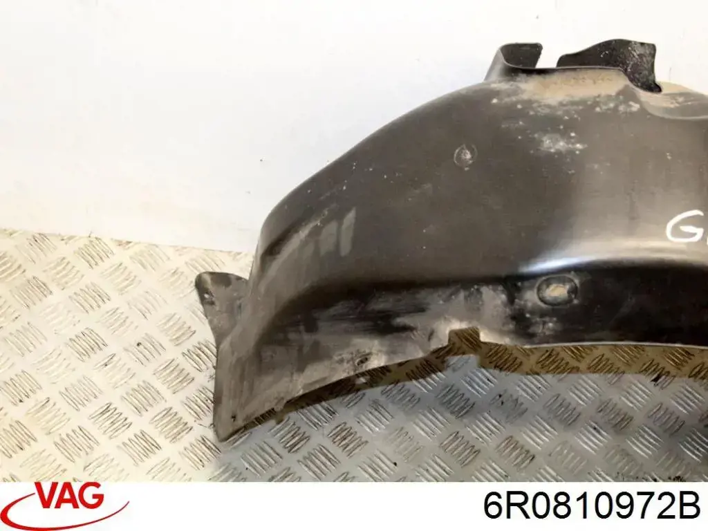 6R0810972C VAG Guarda-barras do pára-lama traseiro direito