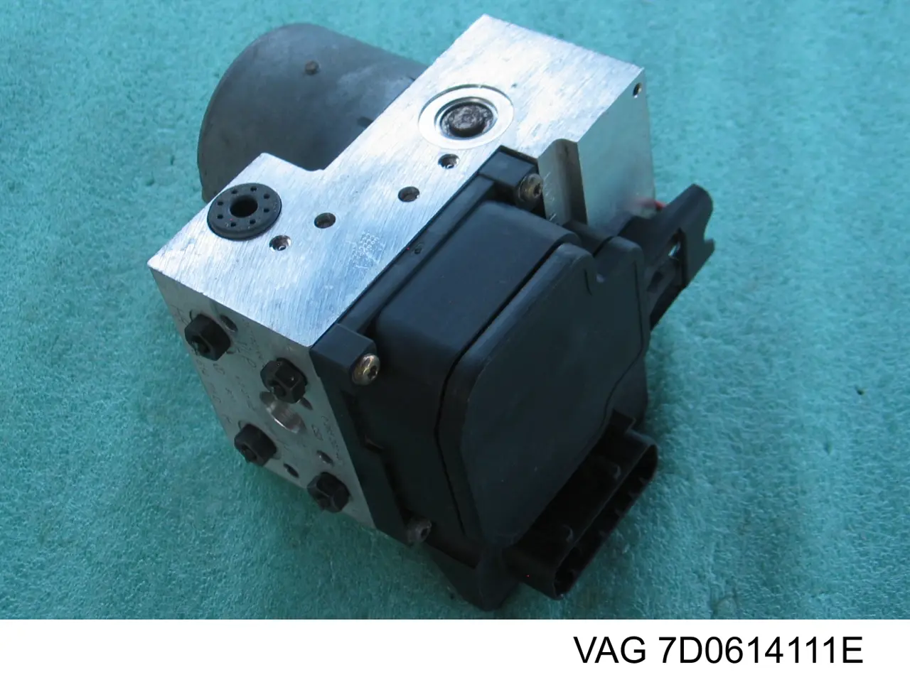 Unidade hidráulico de controlo ABS Volkswagen Transporter T4 70A, 70H, 7DA, 7DH