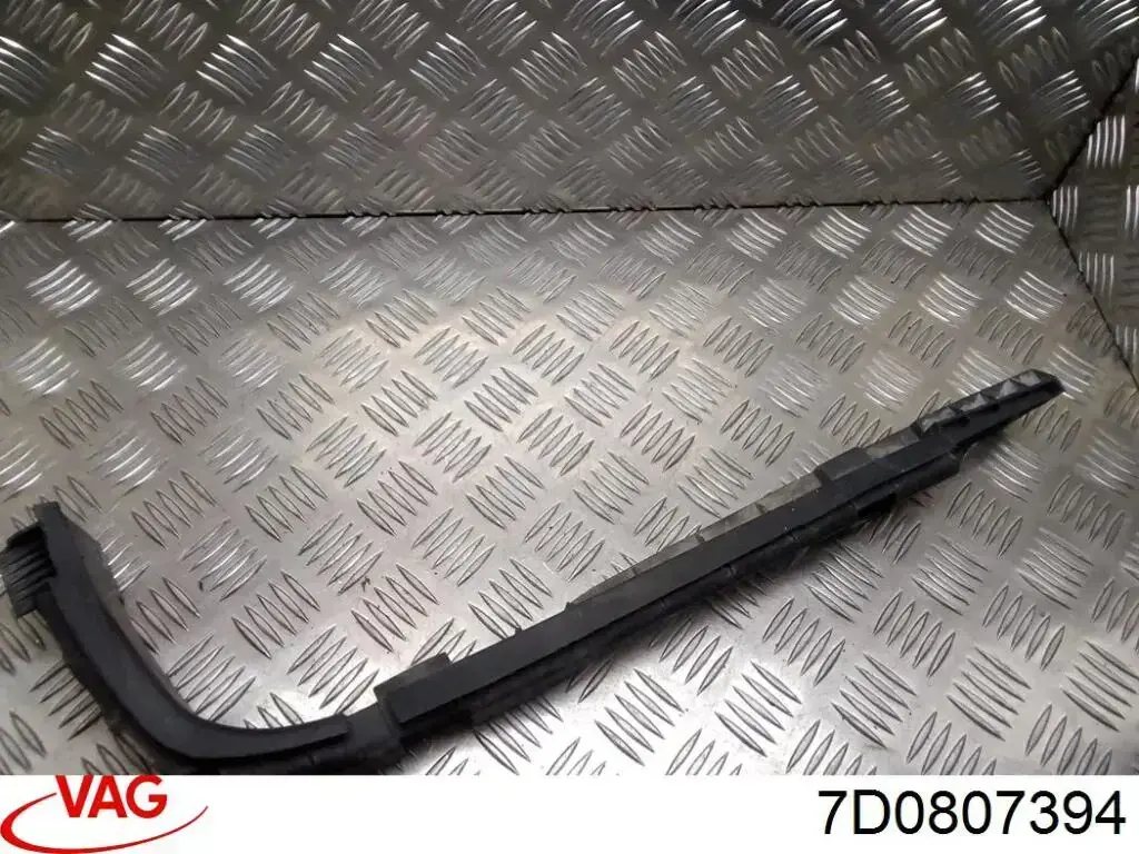 Guia direita do pára-choque traseiro VAG 7D0807394 preço, a partir de  USD