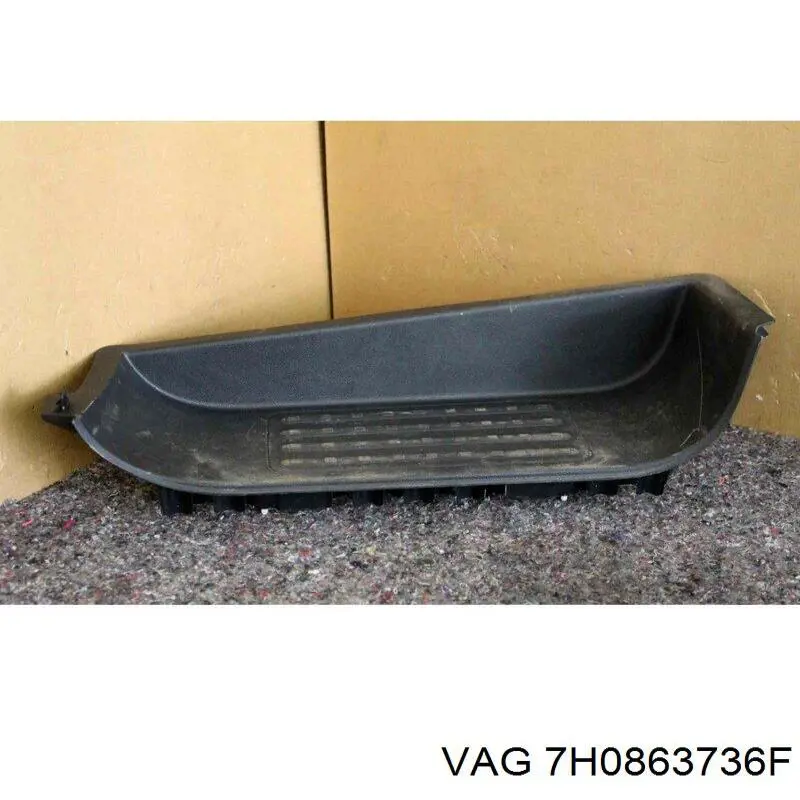 7LA863736D82V VAG Placa sobreposta interna dianteira direita de acesso na porta