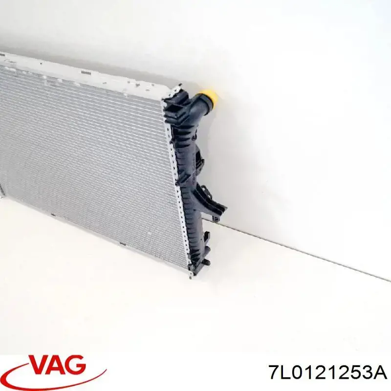 Compre 7L0121253A VAG Radiador de esfriamento de motor