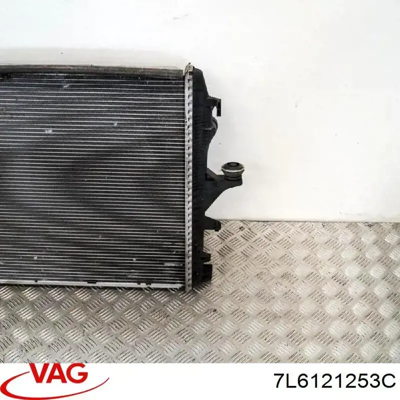 Radiador de esfriamento de motor VAG 7L6121253C preço, a partir de 100,45 USD