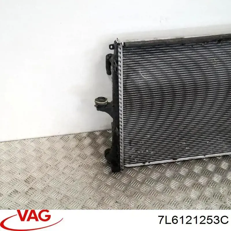 Compre 7L6121253C VAG Radiador de esfriamento de motor
