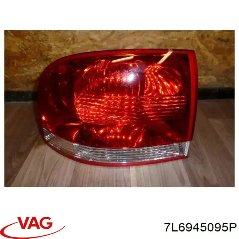 7L6945095P VAG Lanterna traseira esquerda externa