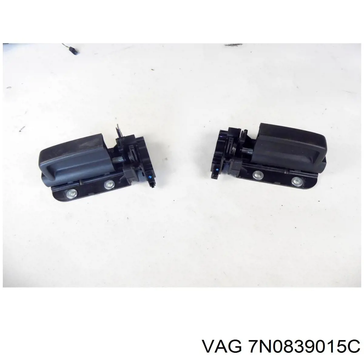 7N0839015P VAG Fecho da porta traseira esquerda
