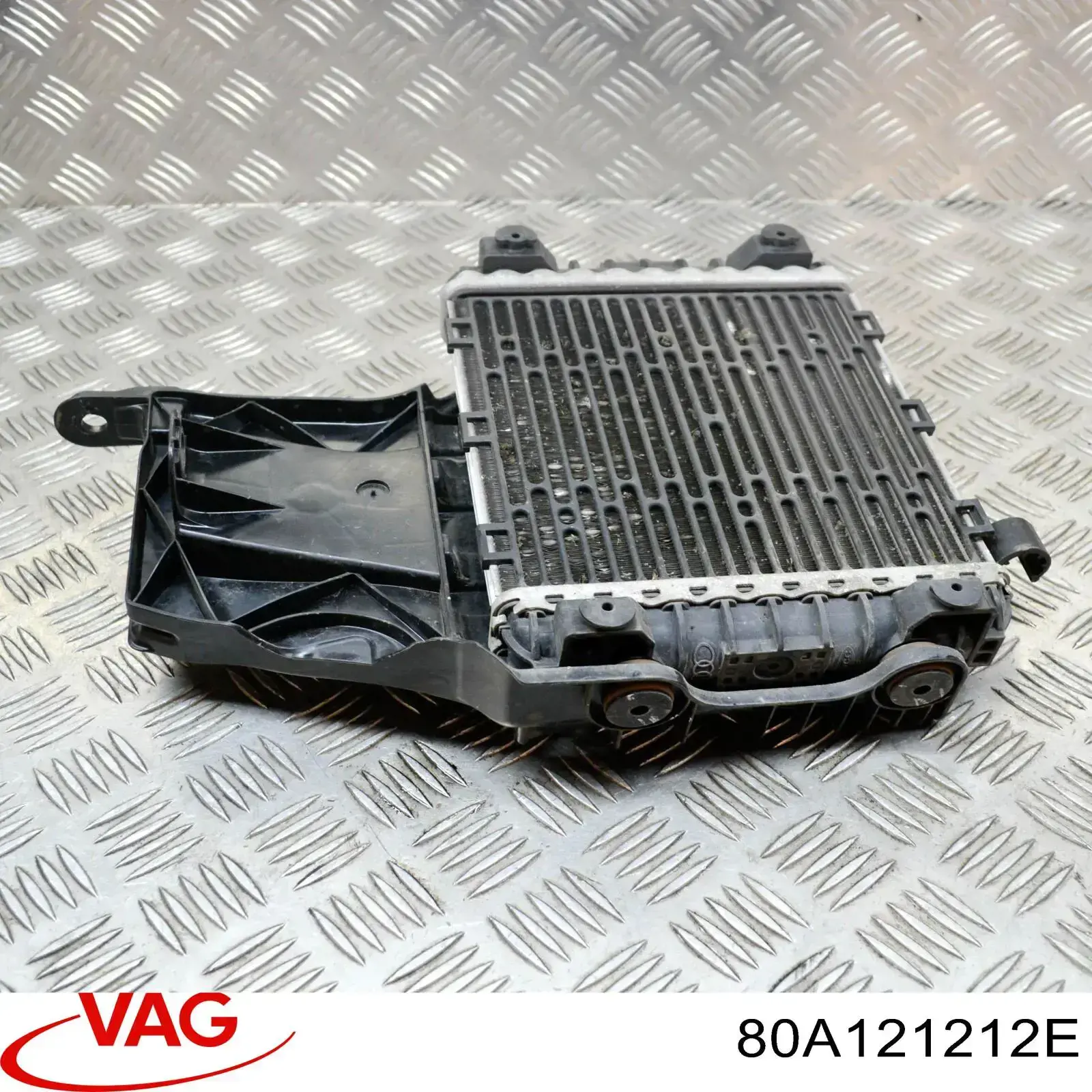 Radiador de esfriamento de motor adicional VAG 80A121212E preço, a partir de 162,96 USD