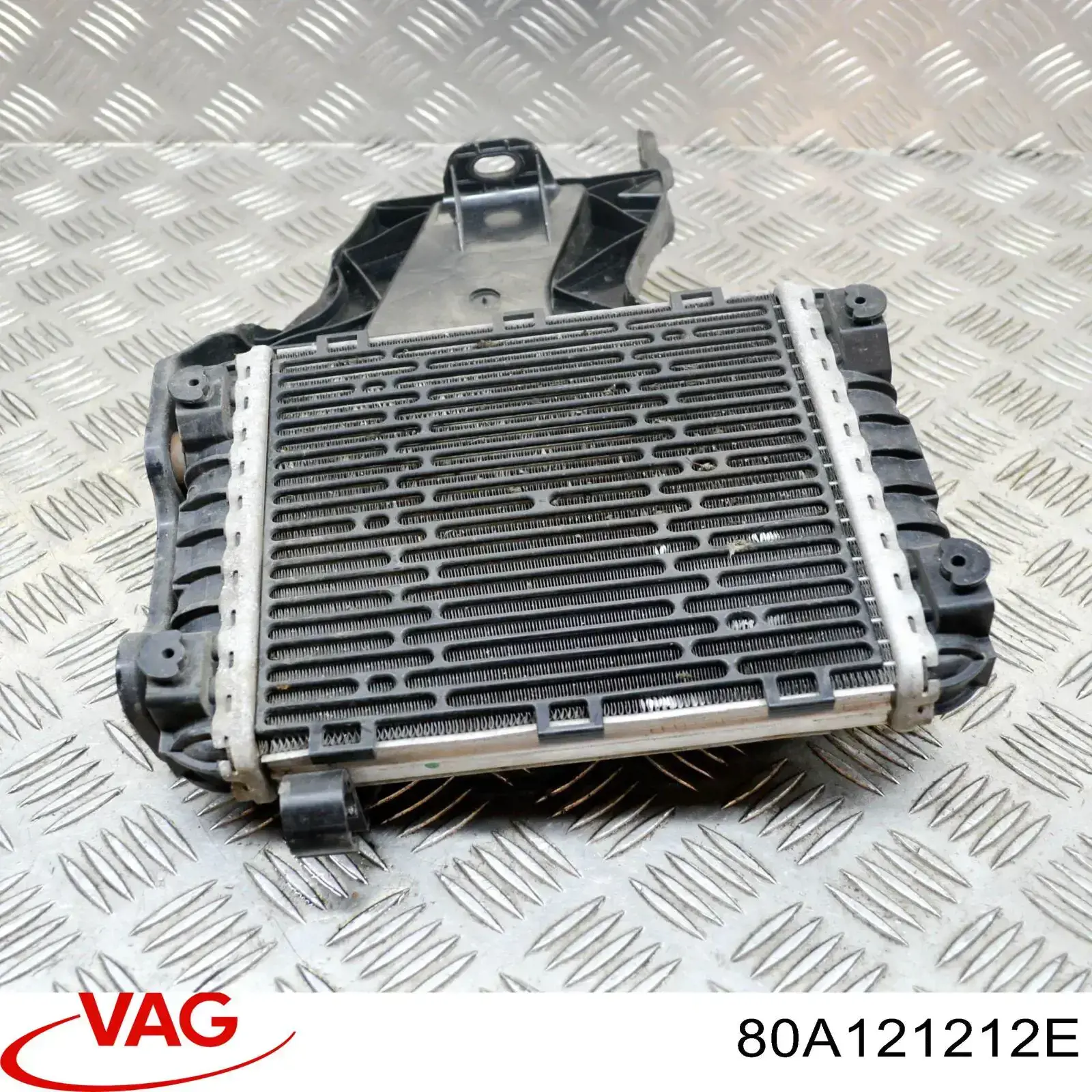 Radiador de esfriamento de motor adicional VAG 80A121212 preço, a partir de 162,96 USD