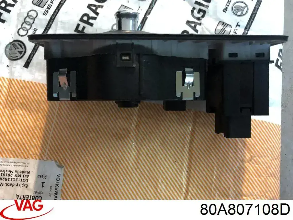 Pára-choque dianteiro, parte direita AND 30807476 preço, a partir de 148,85 USD