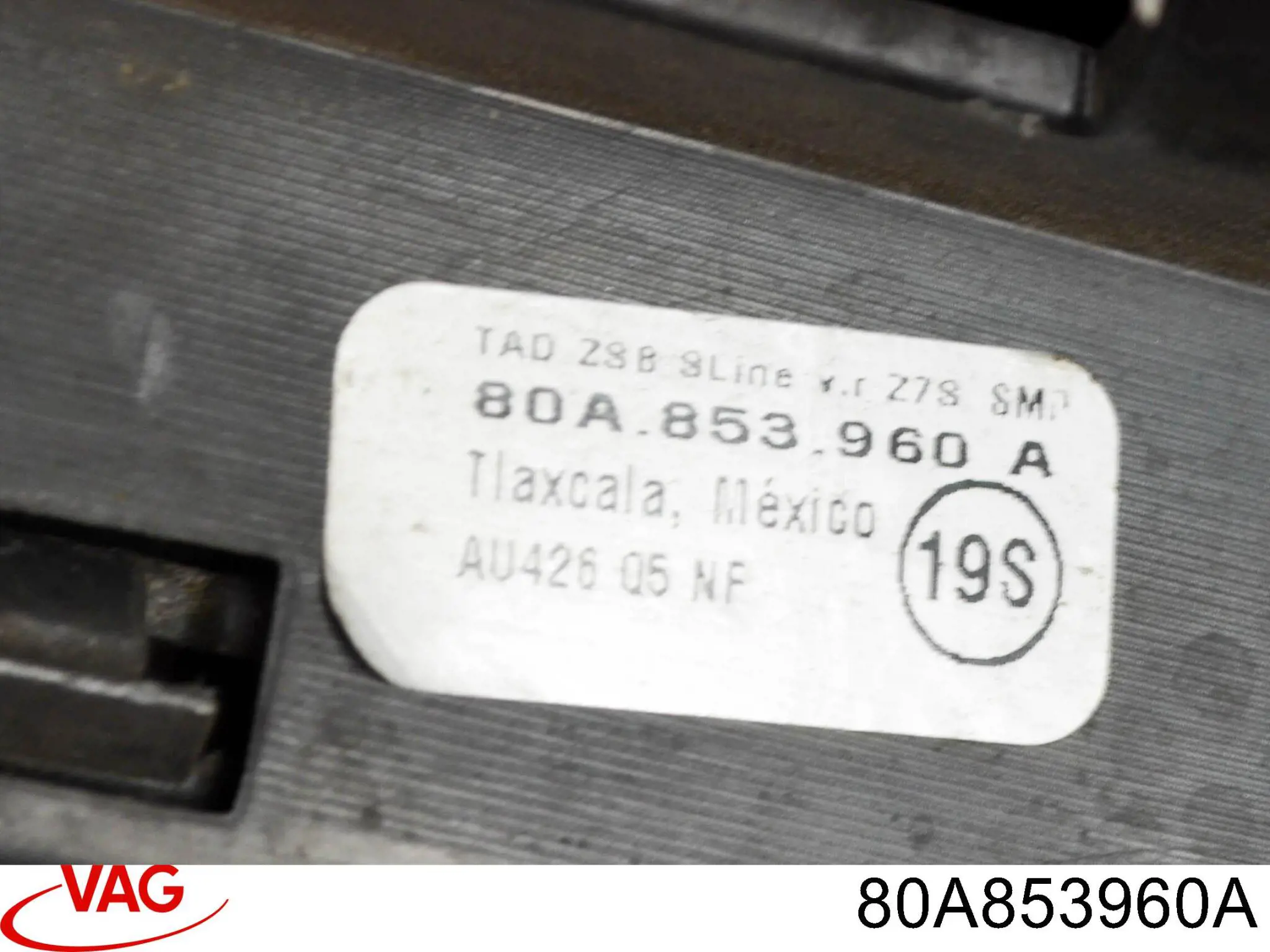 Placa sobreposta (moldura) externa dianteira direita de acesso VAG 80A853960A preço, a partir de 122,01 USD