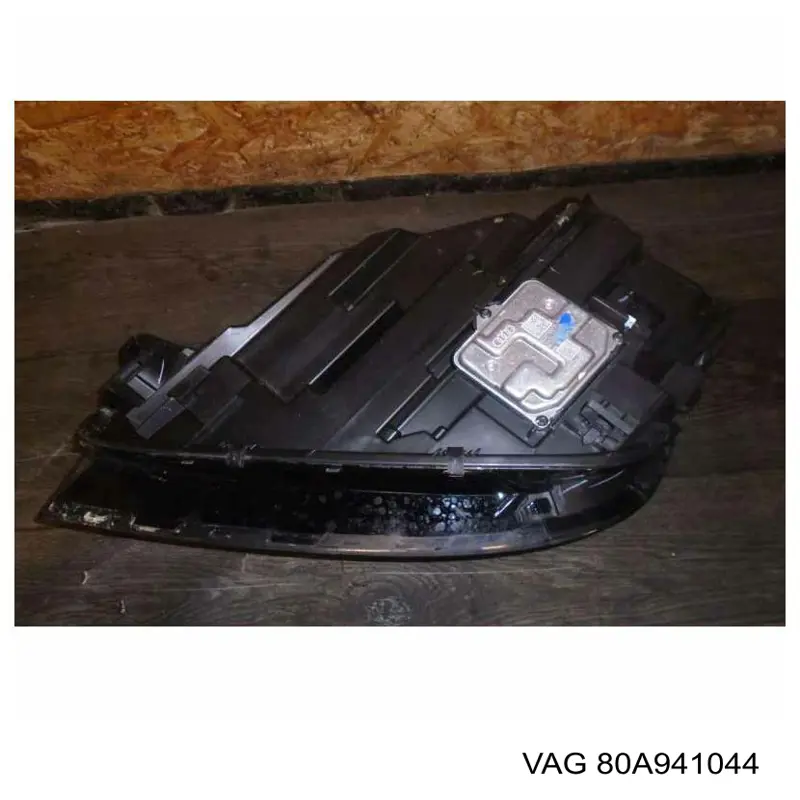 Luz direita VAG 80A941044F preço, a partir de 578,46 USD
