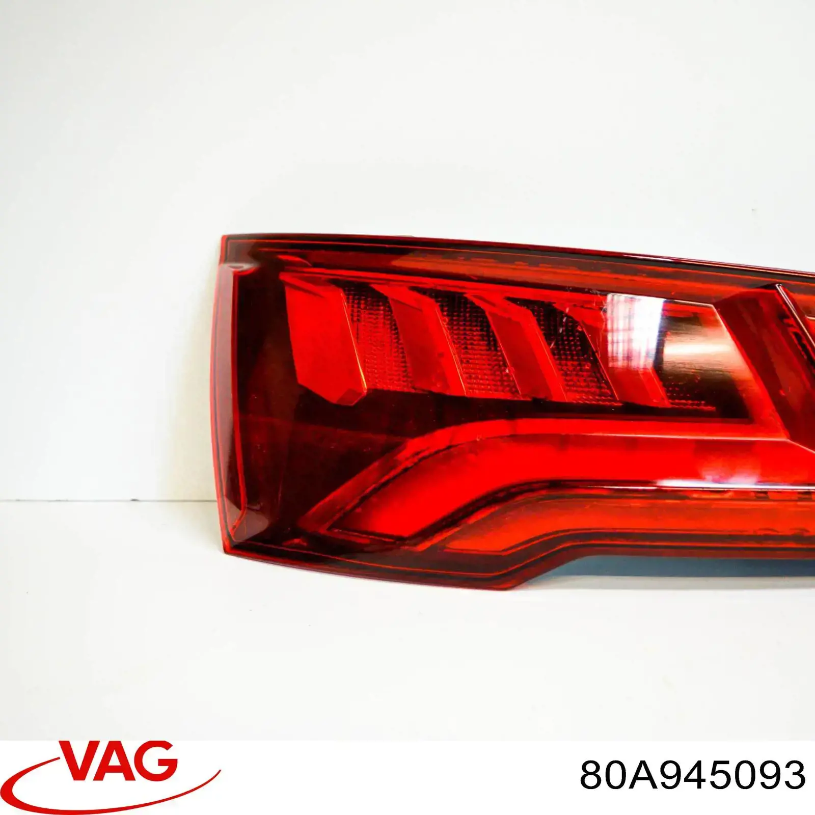 Lanterna traseira esquerda VAG 80A945093 preço, a partir de 229,31 USD