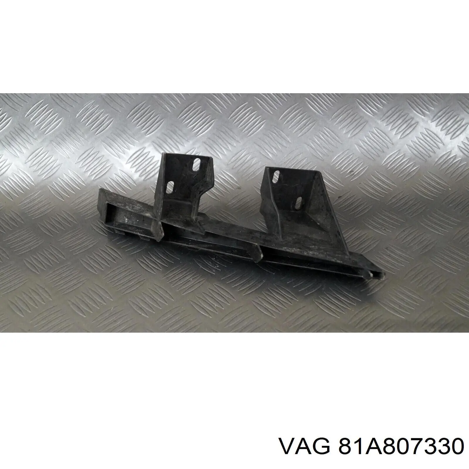 Compre 81A807330 VAG Consola direita do pára-choque traseiro