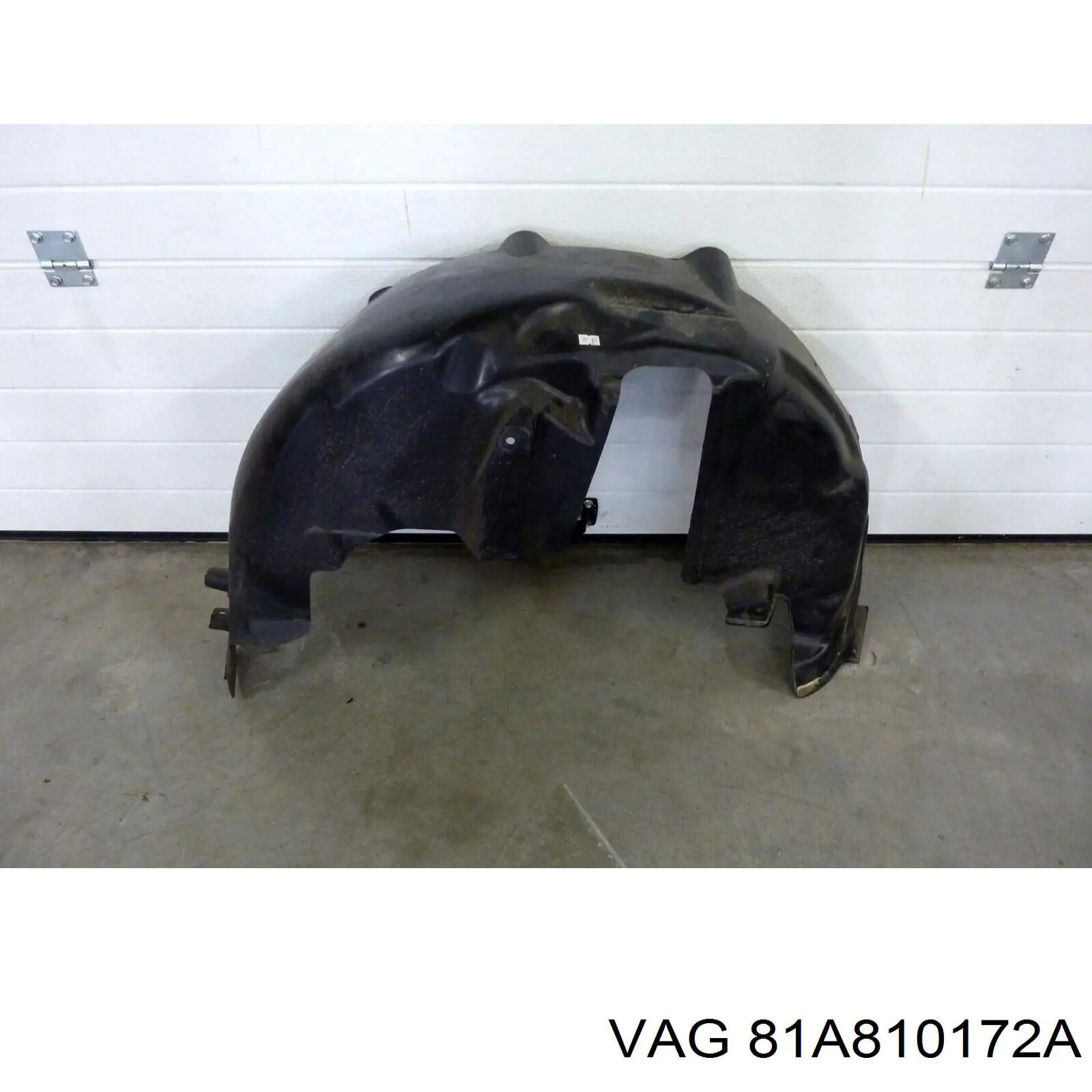 81A810172A VAG Guarda-barras do pára-lama traseiro direito