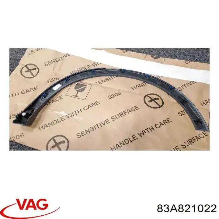 83A821022 VAG Pára-lama dianteiro direito