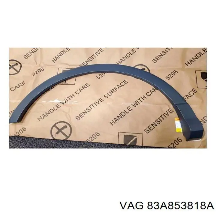 83A853818AGRU VAG Expansor direito (placa sobreposta) de arco do pára-lama traseiro