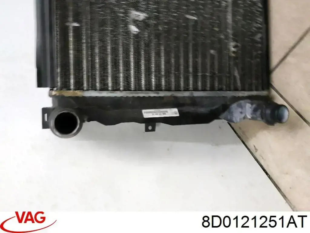 Radiador de esfriamento de motor VAG 8D0121251AT preço, a partir de 89,88 USD