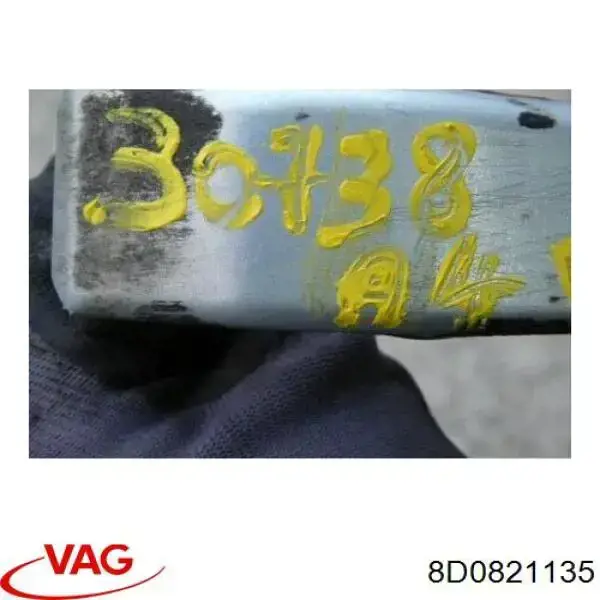 Compre 8D0821135 VAG Consola dianteira de fixação do pára-lama dianteiro esquerdo