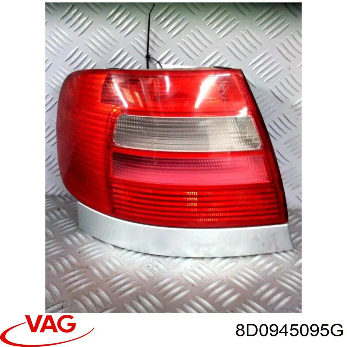 Lanterna traseira esquerda VAG 8D0945095G preço, a partir de 65,13 USD