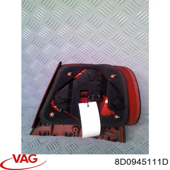 Lanterna traseira esquerda VAG 8D0945111D preço, a partir de 78,45 USD