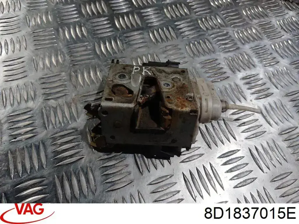 8D1837015E VAG Fecho da porta dianteira esquerda