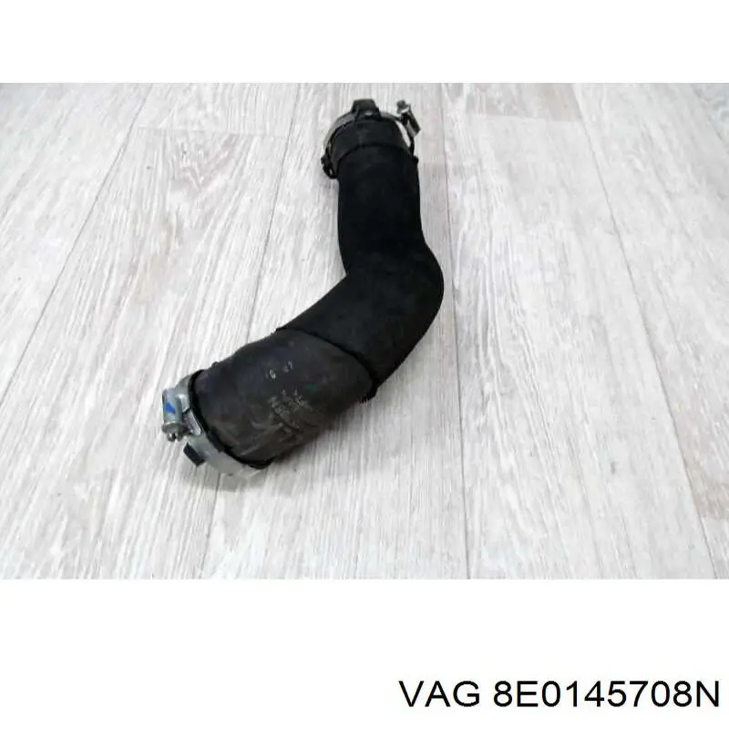 8E0145708N VAG Mangueira (cano derivado) de intercooler